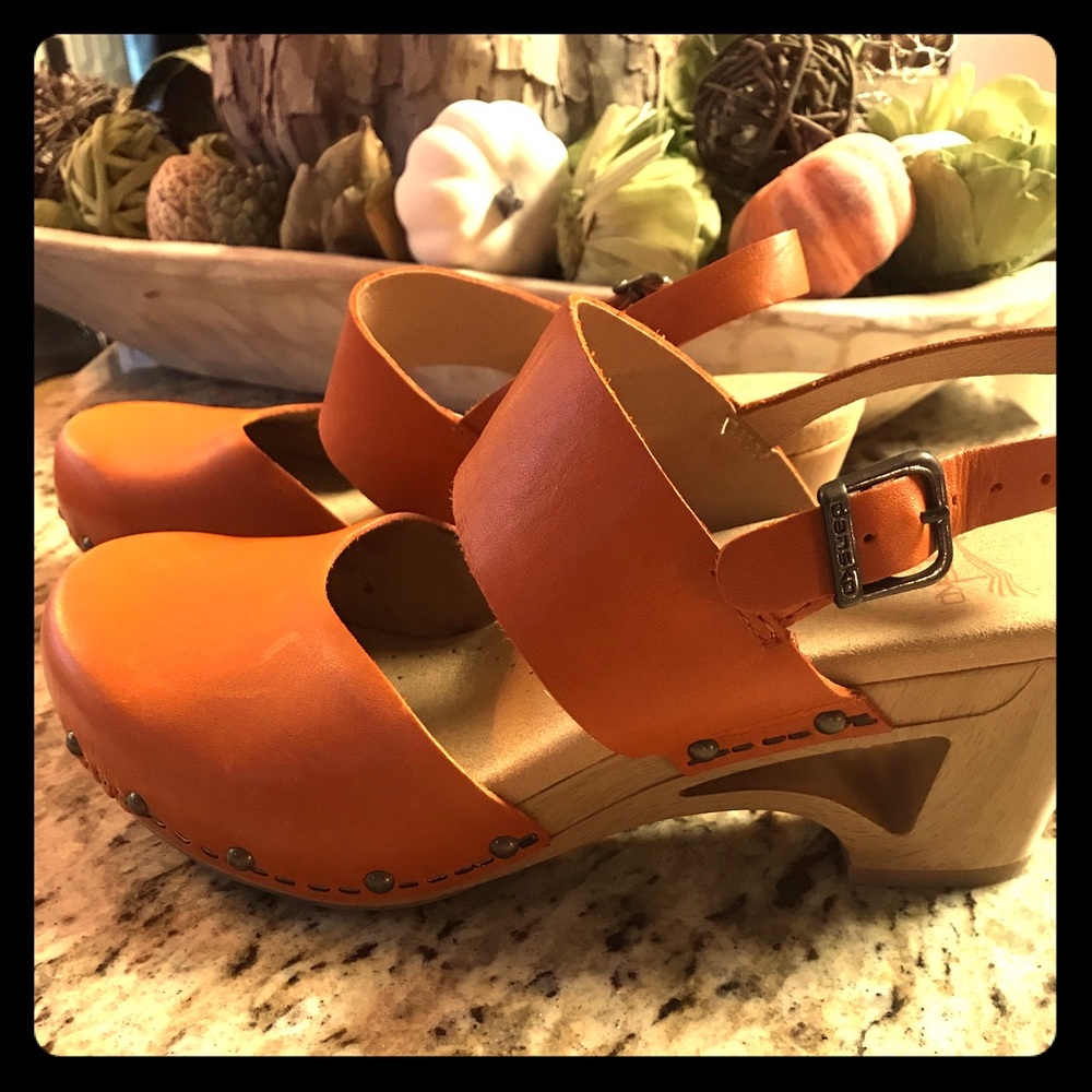 Size 39 Tangerine Danskos